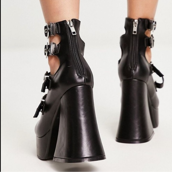 NIB La Moda Women's Black Interstellar Stomper Platform Buckle Heels Size 8 NEW - Picture 6 of 6